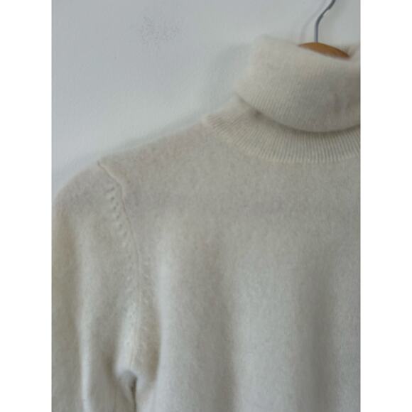 Jordache vintage womens sweater size M cream white turtleneck - Picture 2 of 6